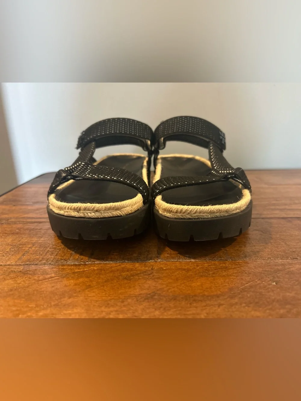 Tory Burch Kira Black Sport Sandals w/Adjustable Straps & Rubber Soles. Size 8